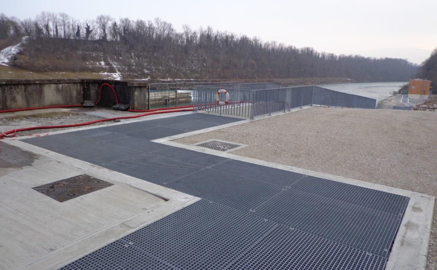 Passage piéton en caillebotis + garde corps