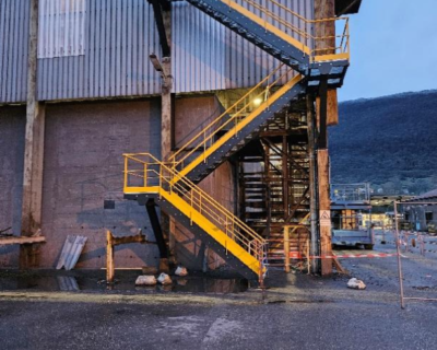 Fabrication, peinture, pose sur site