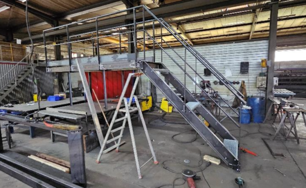 Fabrication, peinture, pose sur site