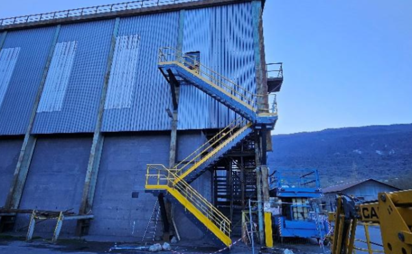 Fabrication, peinture, pose sur site